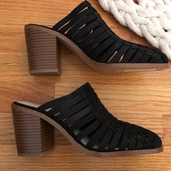 Black slip on shoe - Picture 3 of 3